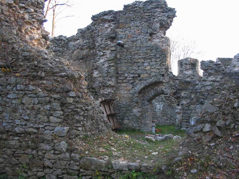 Zamek Bąkowa Góra Wewnątrz zamku