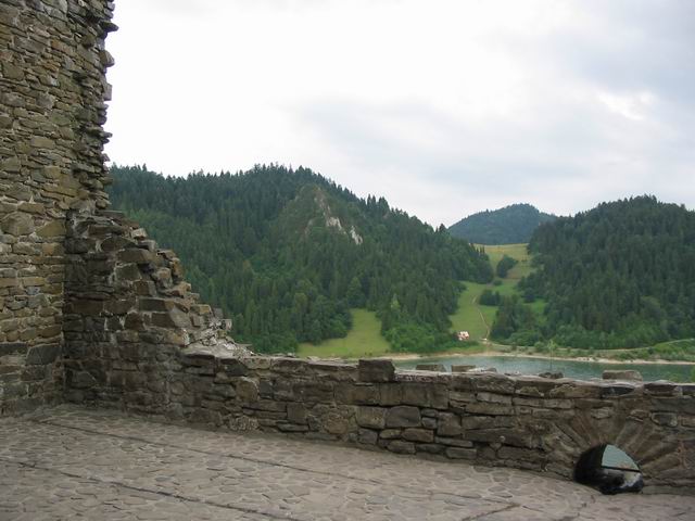 Zamek Niedzica Zamek od strony Dunajca