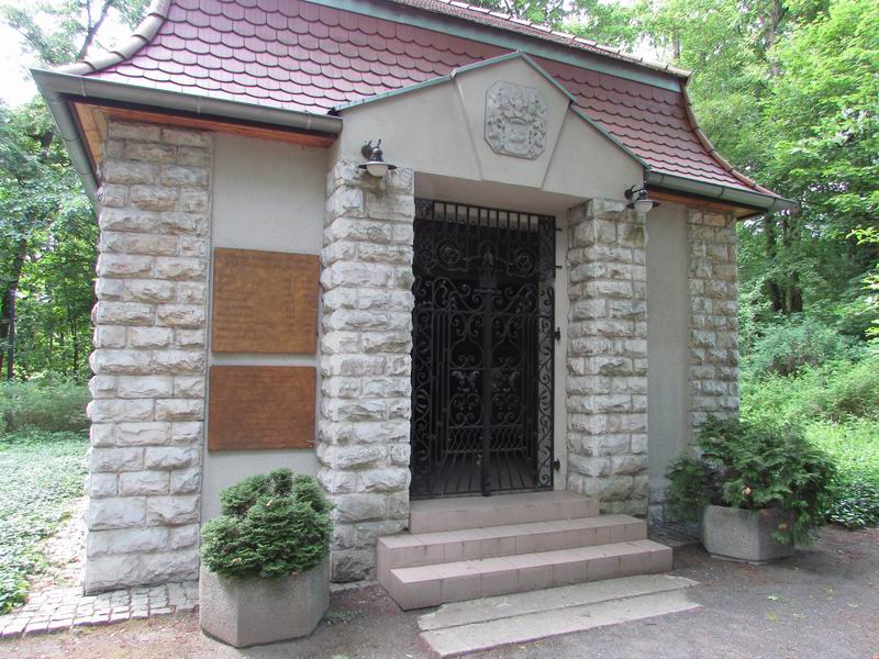 Zamek Rogów Opolski Grobowiec rodziny von Haugwitz.