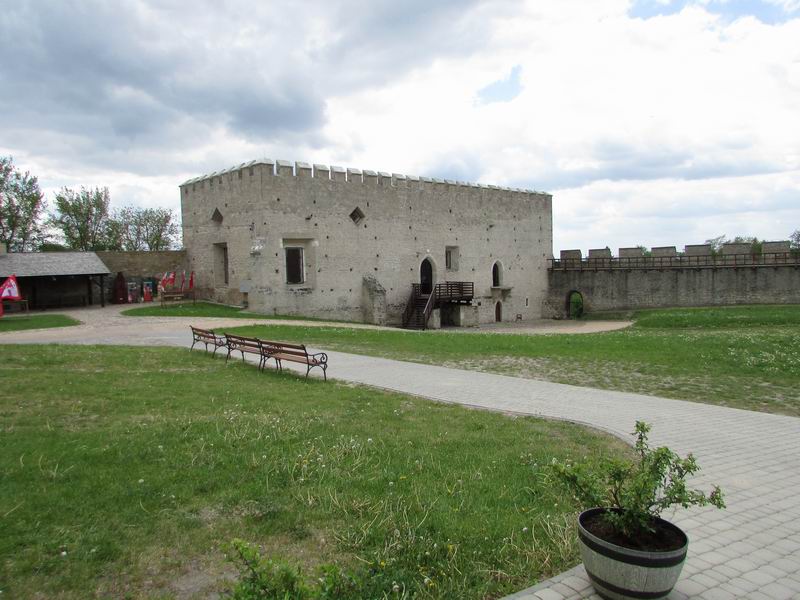 Zamek Szydłów Dziedziniec zamku